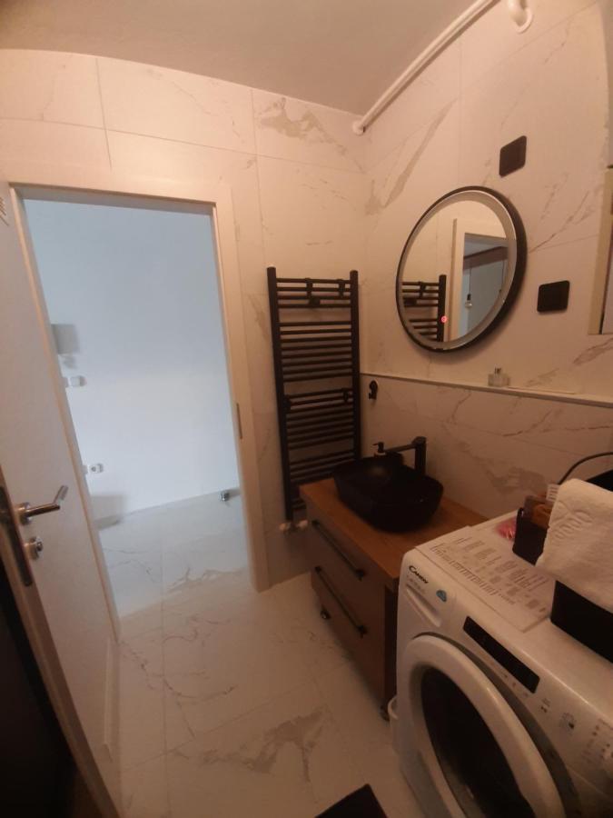 Relax With Infrared Sunshower Apartament